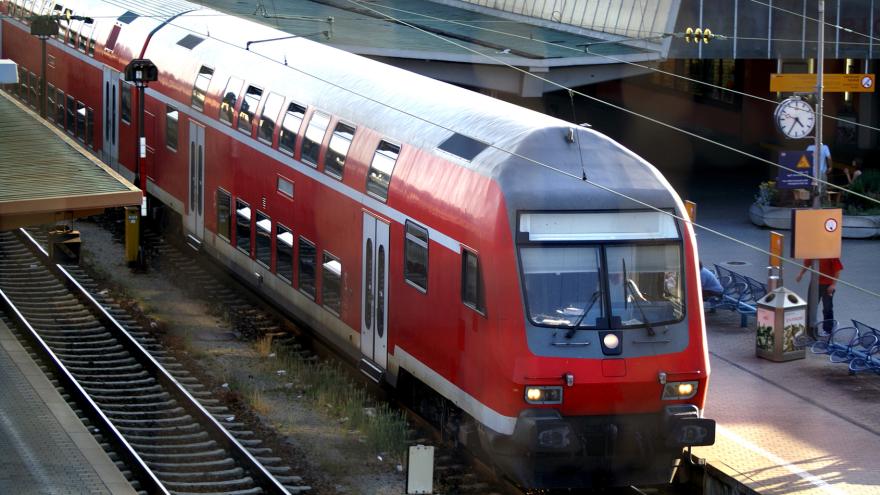 Bahn am Bahnhof