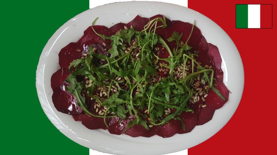 Rote Bete Carpaccio auf italienischer Flagge 